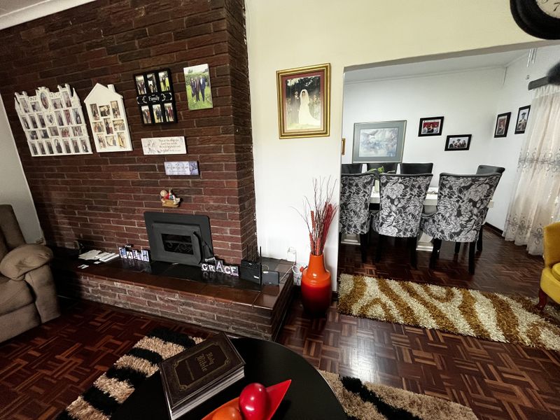 Dream Family Home with Modern Finishes & Stunning Entertainment Area - Photo 5