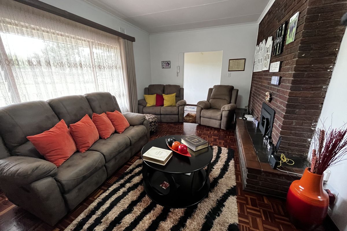 Dream Family Home with Modern Finishes & Stunning Entertainment Area - Photo 3