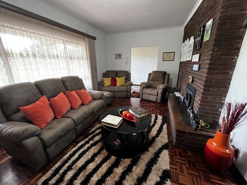 Dream Family Home with Modern Finishes & Stunning Entertainment Area - Photo 3