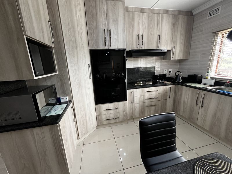 Dream Family Home with Modern Finishes & Stunning Entertainment Area - Photo 10