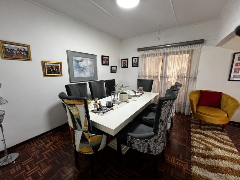 Dream Family Home with Modern Finishes & Stunning Entertainment Area - Photo 7