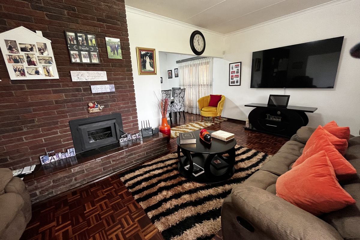 Dream Family Home with Modern Finishes & Stunning Entertainment Area - Photo 4