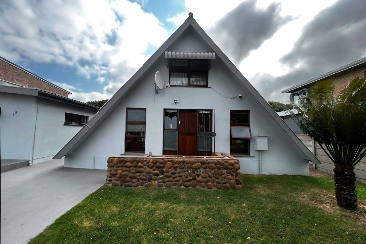 Character-Filled A-Frame Home with Two Flatlets – Close to the River - Photo 2