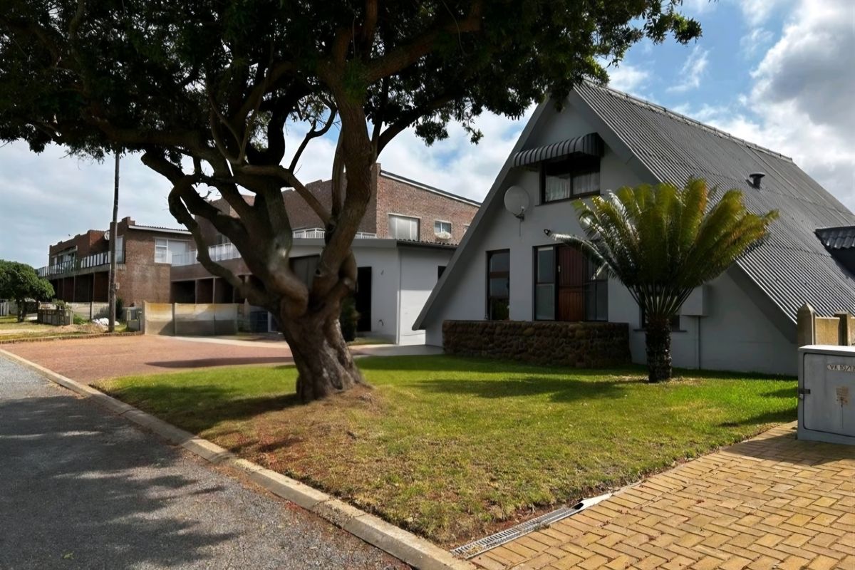 Character-Filled A-Frame Home with Two Flatlets – Close to the River - Photo 3