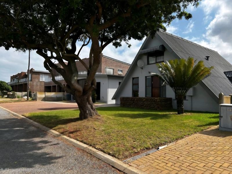 Character-Filled A-Frame Home with Two Flatlets – Close to the River - Photo 3