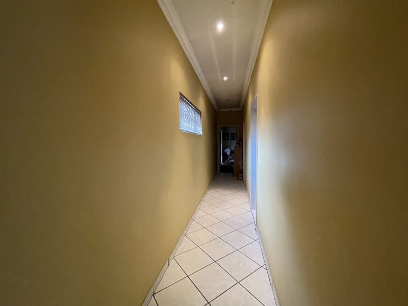 4 Bedroom Home offers lots of  Potential - Photo 7