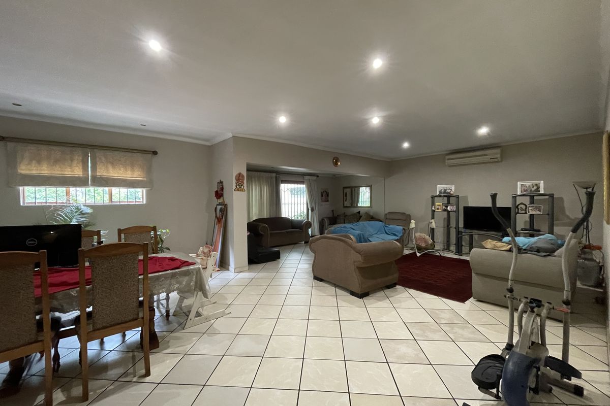 4 Bedroom Home offers lots of  Potential - Photo 5