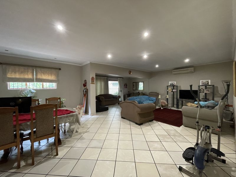 4 Bedroom Home offers lots of  Potential - Photo 5