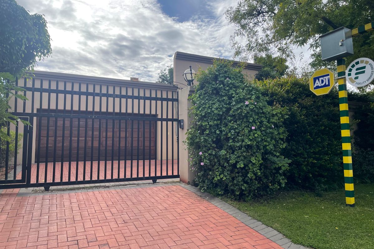 4 Bedroom Home offers lots of  Potential - Photo 2