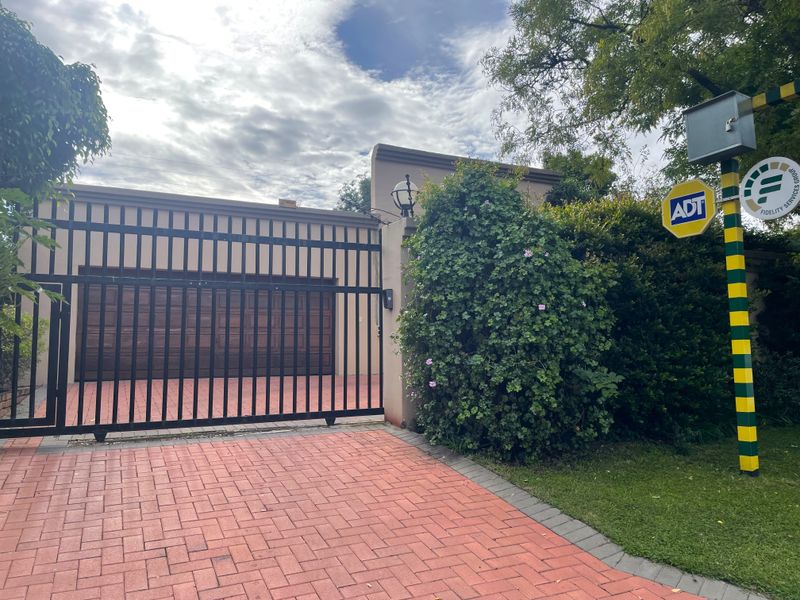 4 Bedroom Home offers lots of  Potential - Photo 2