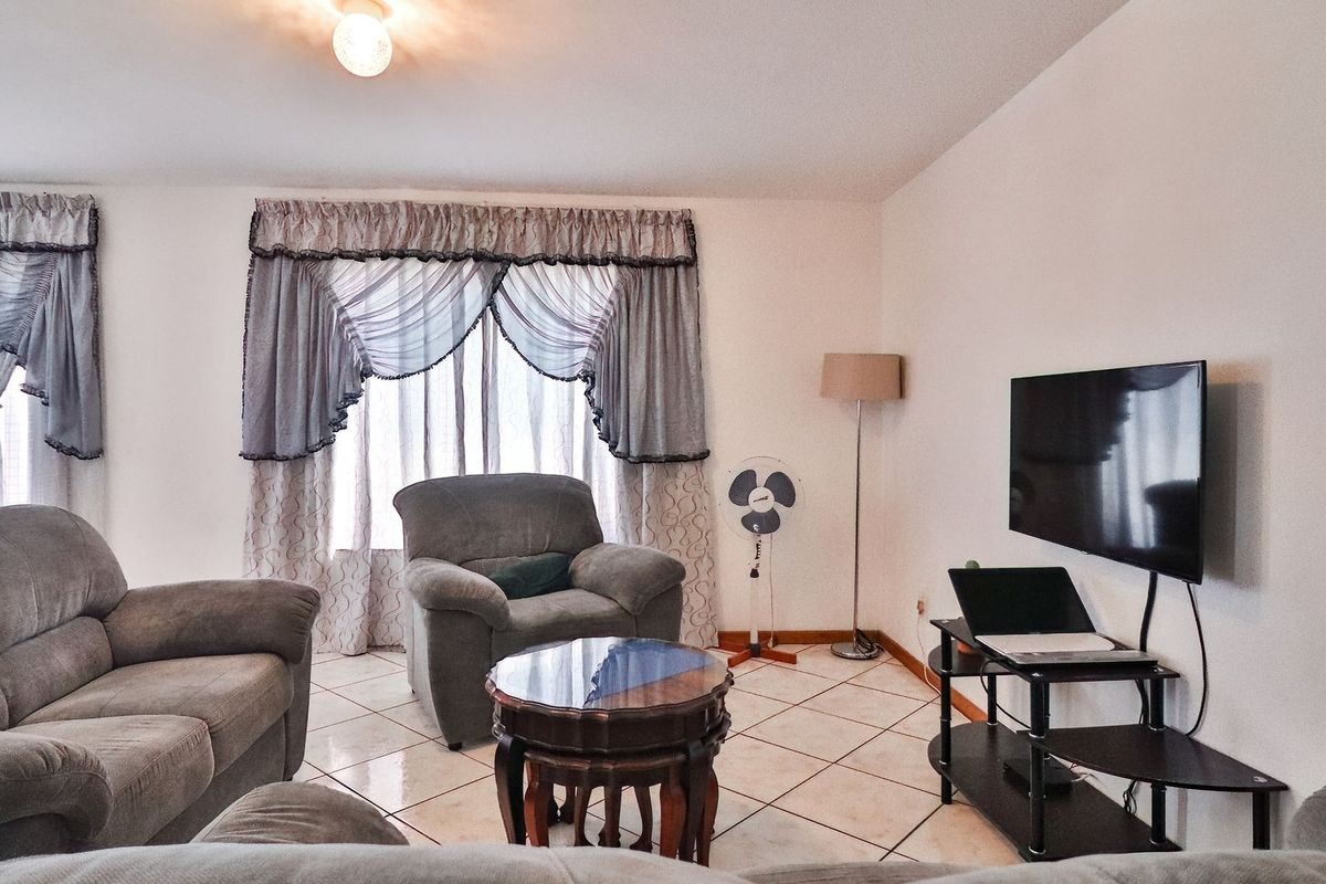 Rowallan Park, first floor, 3-bedroom apartment - Photo 3