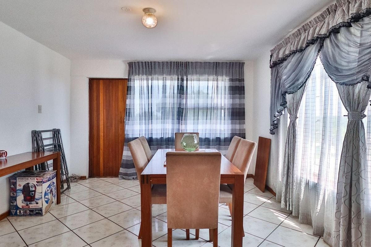 Rowallan Park, first floor, 3-bedroom apartment - Photo 4