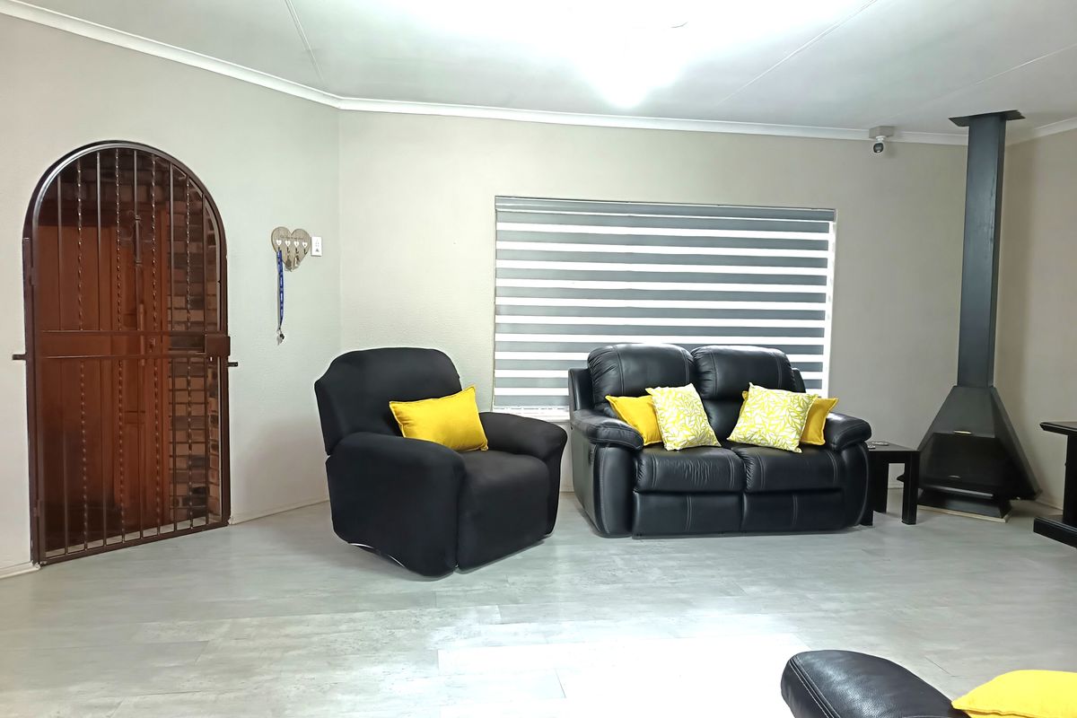 Immaculate Entertainer’s Dream – Luxury Family Living with Pool, Lapa & Stylish Finishes - Photo 5