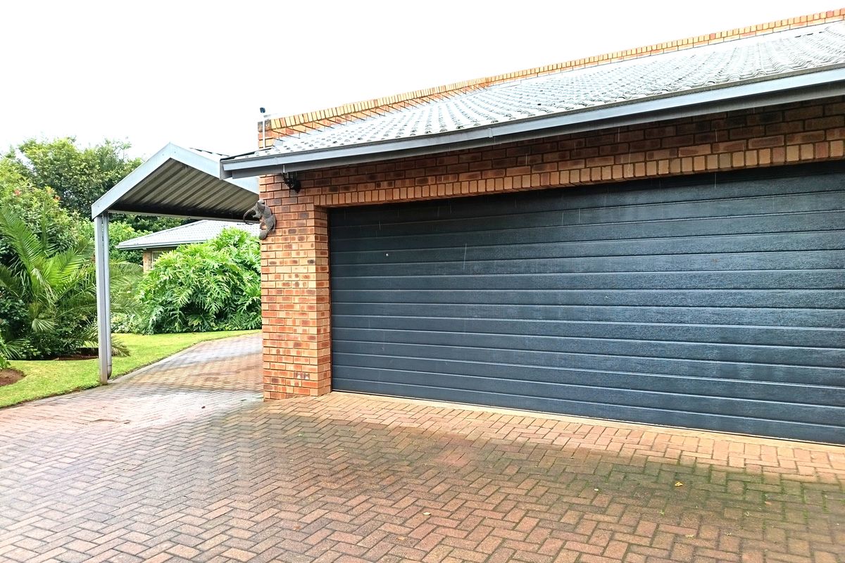 Immaculate Entertainer’s Dream – Luxury Family Living with Pool, Lapa & Stylish Finishes - Photo 2