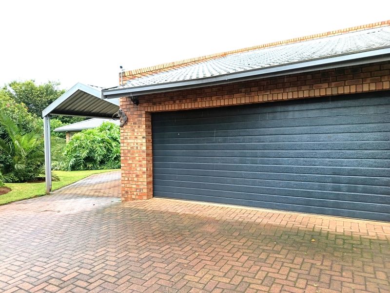 Immaculate Entertainer’s Dream – Luxury Family Living with Pool, Lapa & Stylish Finishes - Photo 2