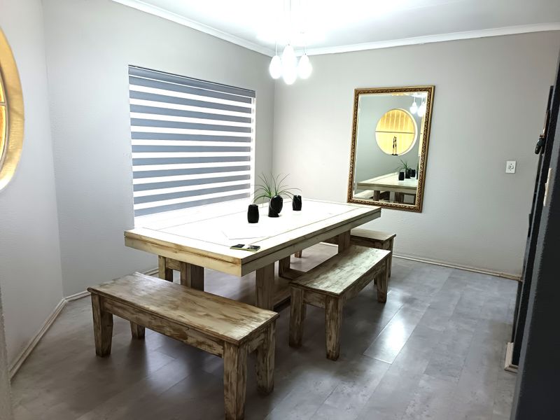 Immaculate Entertainer’s Dream – Luxury Family Living with Pool, Lapa & Stylish Finishes - Photo 10