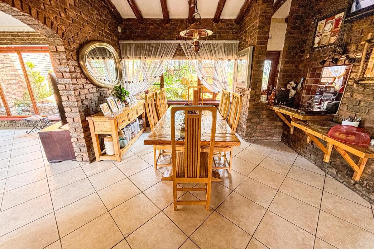 Majestic property nestled in the heart of Ridgeway - Photo 5