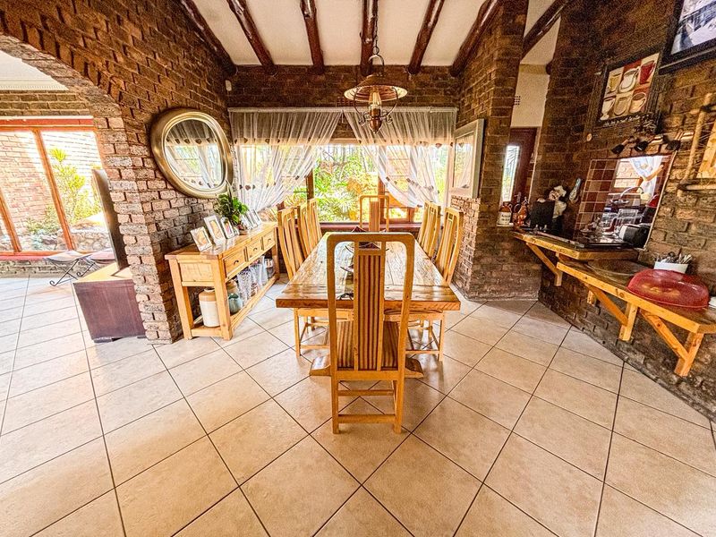 Majestic property nestled in the heart of Ridgeway - Photo 5