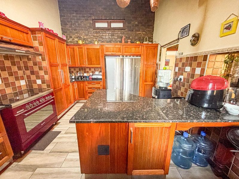 Majestic property nestled in the heart of Ridgeway - Photo 9