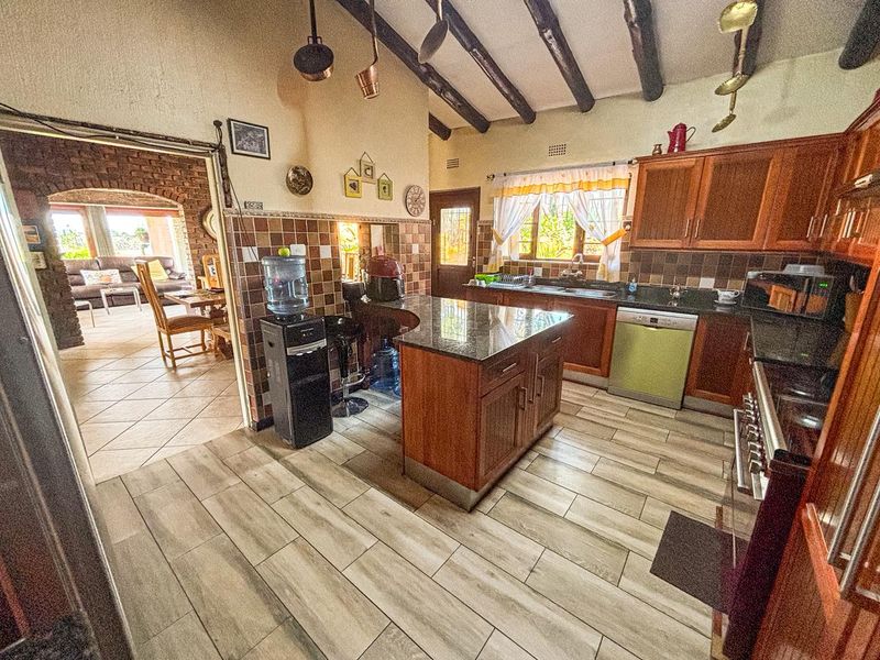 Majestic property nestled in the heart of Ridgeway - Photo 8
