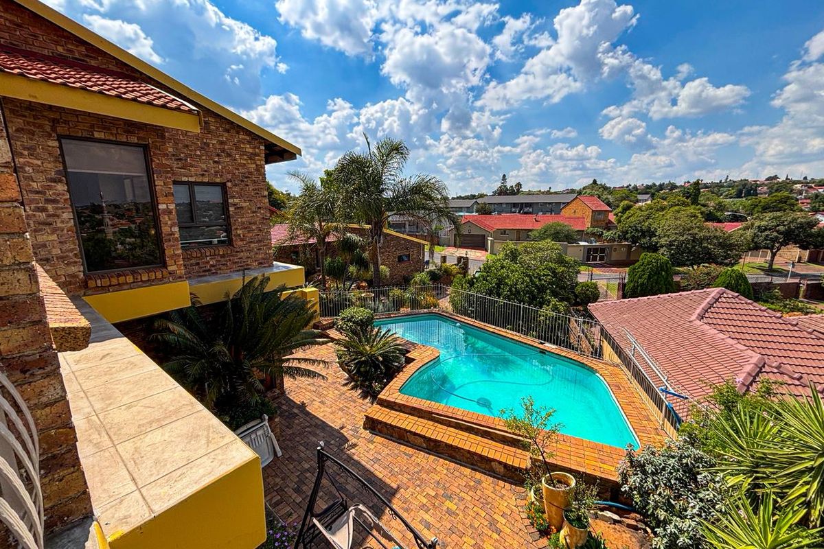 Majestic property nestled in the heart of Ridgeway - Photo 2