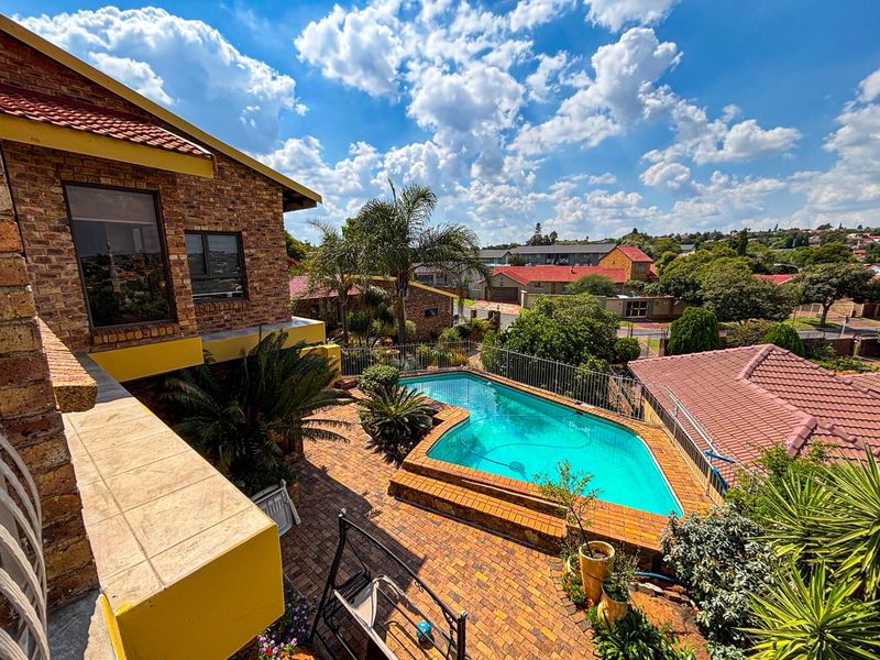 Majestic property nestled in the heart of Ridgeway - Photo 2