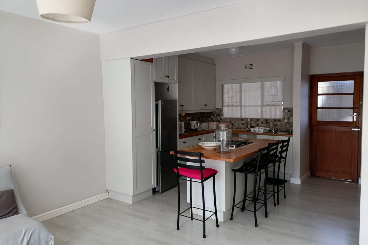 Fully Furnished 2-Bedroom Apartment with Garage, Steps from the Beach! - Photo 3