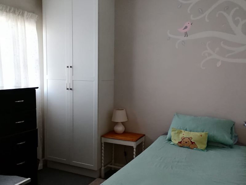 Fully Furnished 2-Bedroom Apartment with Garage, Steps from the Beach! - Photo 8