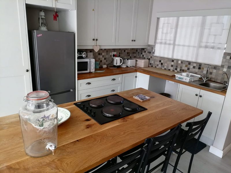 Fully Furnished 2-Bedroom Apartment with Garage, Steps from the Beach! - Photo 4