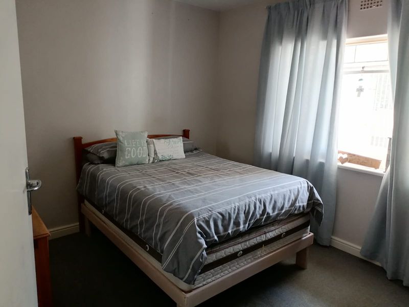 Fully Furnished 2-Bedroom Apartment with Garage, Steps from the Beach! - Photo 6