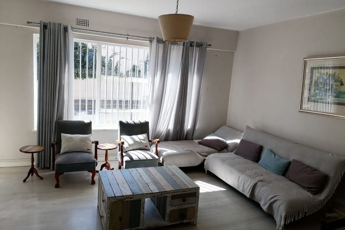 Fully Furnished 2-Bedroom Apartment with Garage, Steps from the Beach! - Photo 2