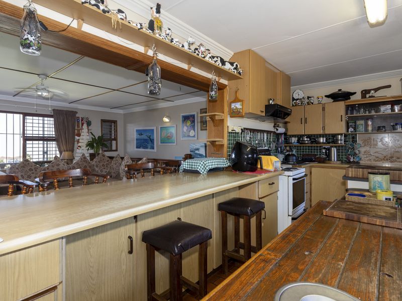 Sea View Living with Dual Accommodation and Income Potential - Photo 10