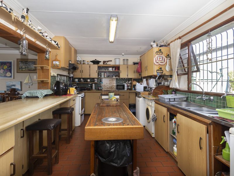 Sea View Living with Dual Accommodation and Income Potential - Photo 9