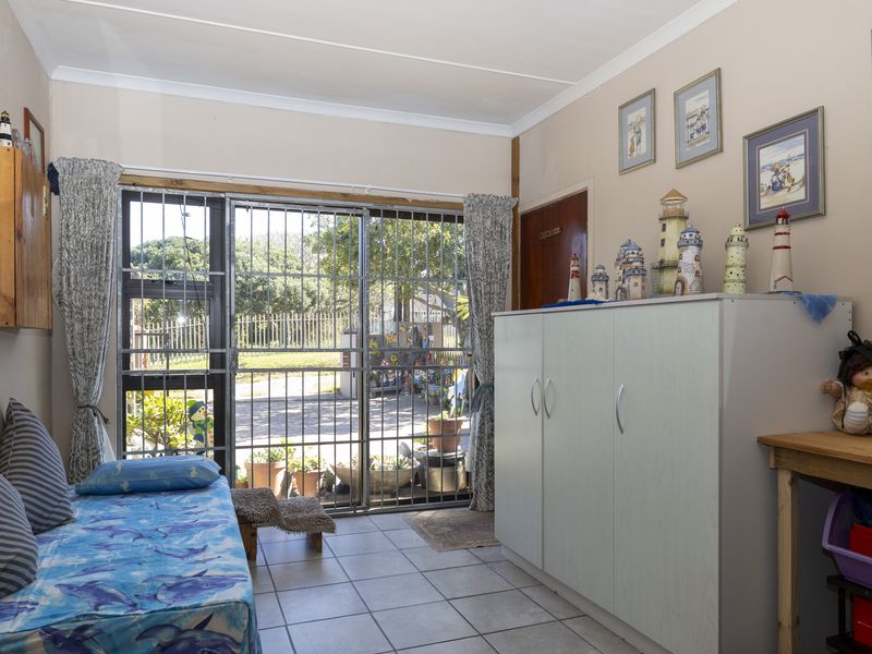 Sea View Living with Dual Accommodation and Income Potential - Photo 6