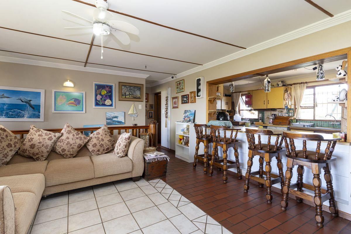 Sea View Living with Dual Accommodation and Income Potential - Photo 5