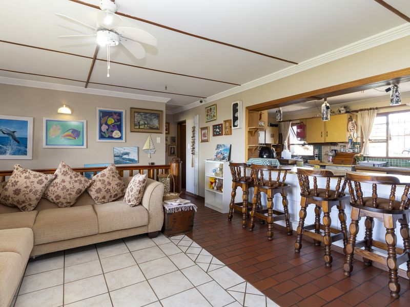 Sea View Living with Dual Accommodation and Income Potential - Photo 5