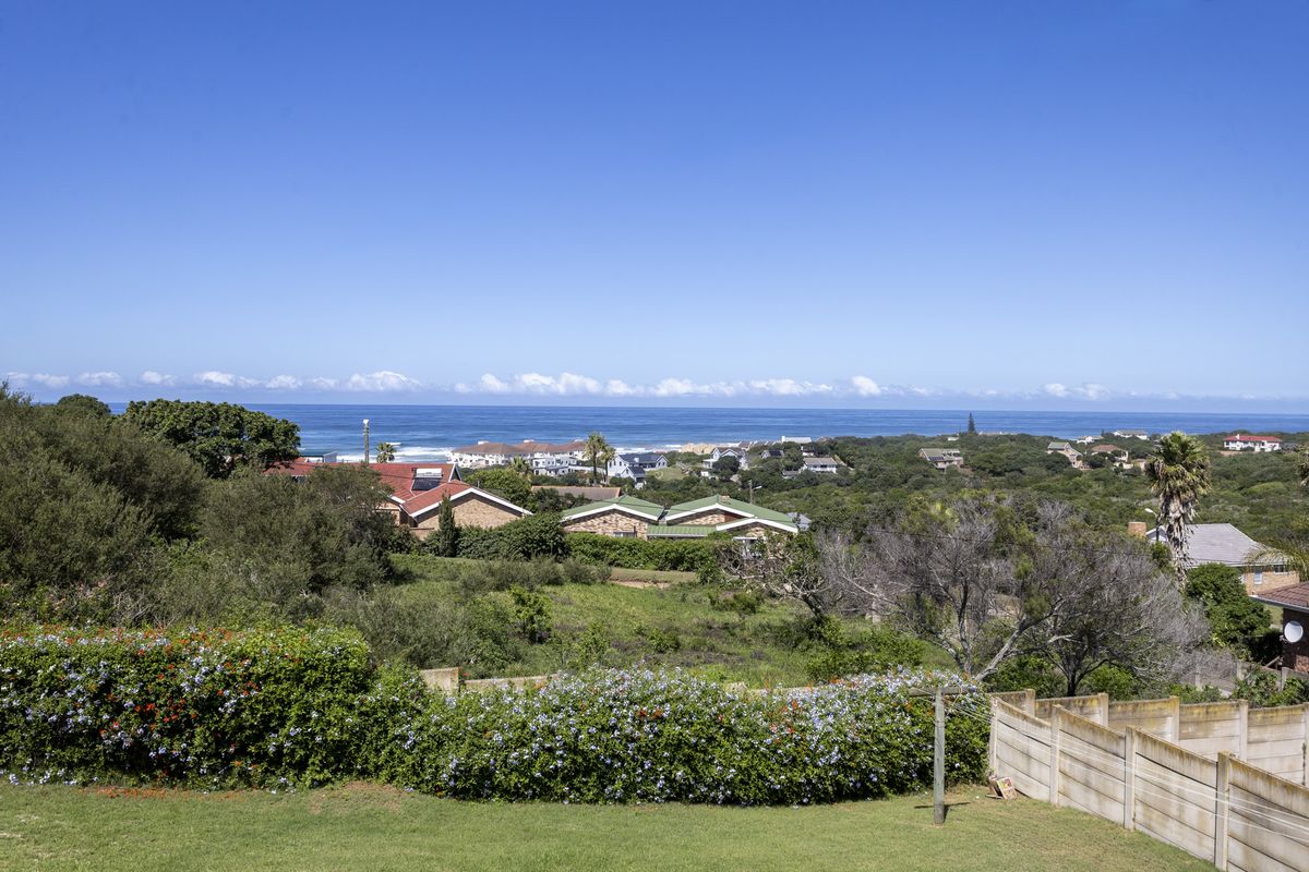 Sea View Living with Dual Accommodation and Income Potential - Photo 2