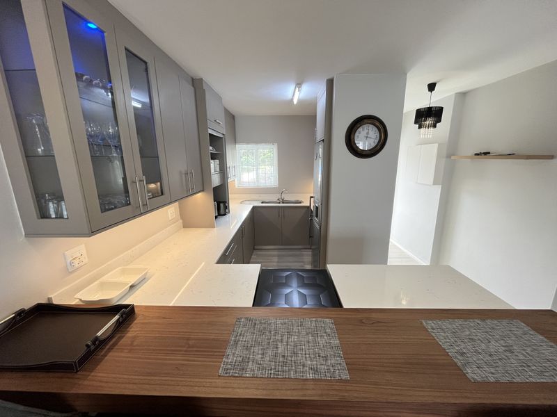 Gonubie - Beautiful Fully Furnished Unit with stunning sea views - Photo 9