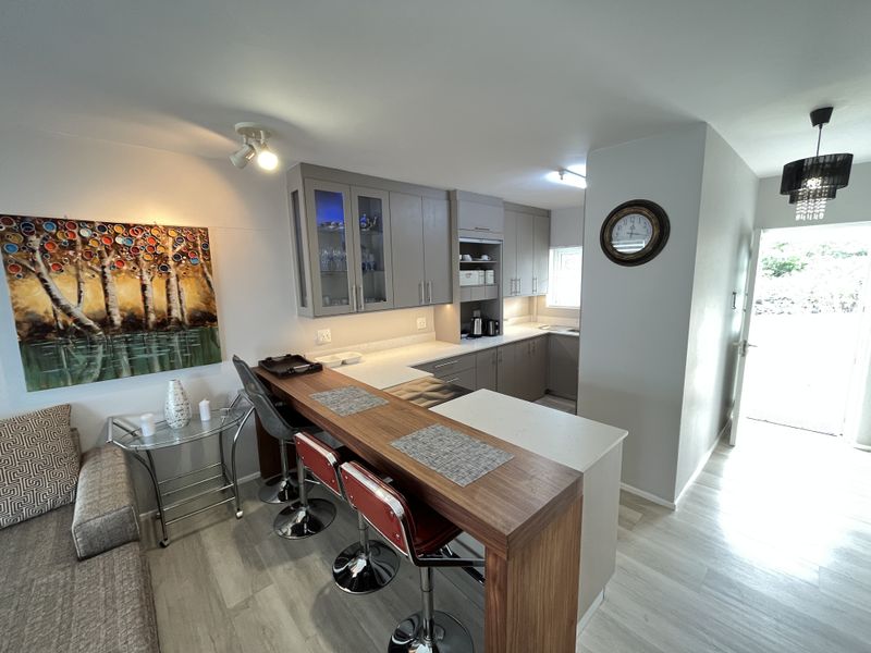 Gonubie - Beautiful Fully Furnished Unit with stunning sea views - Photo 8