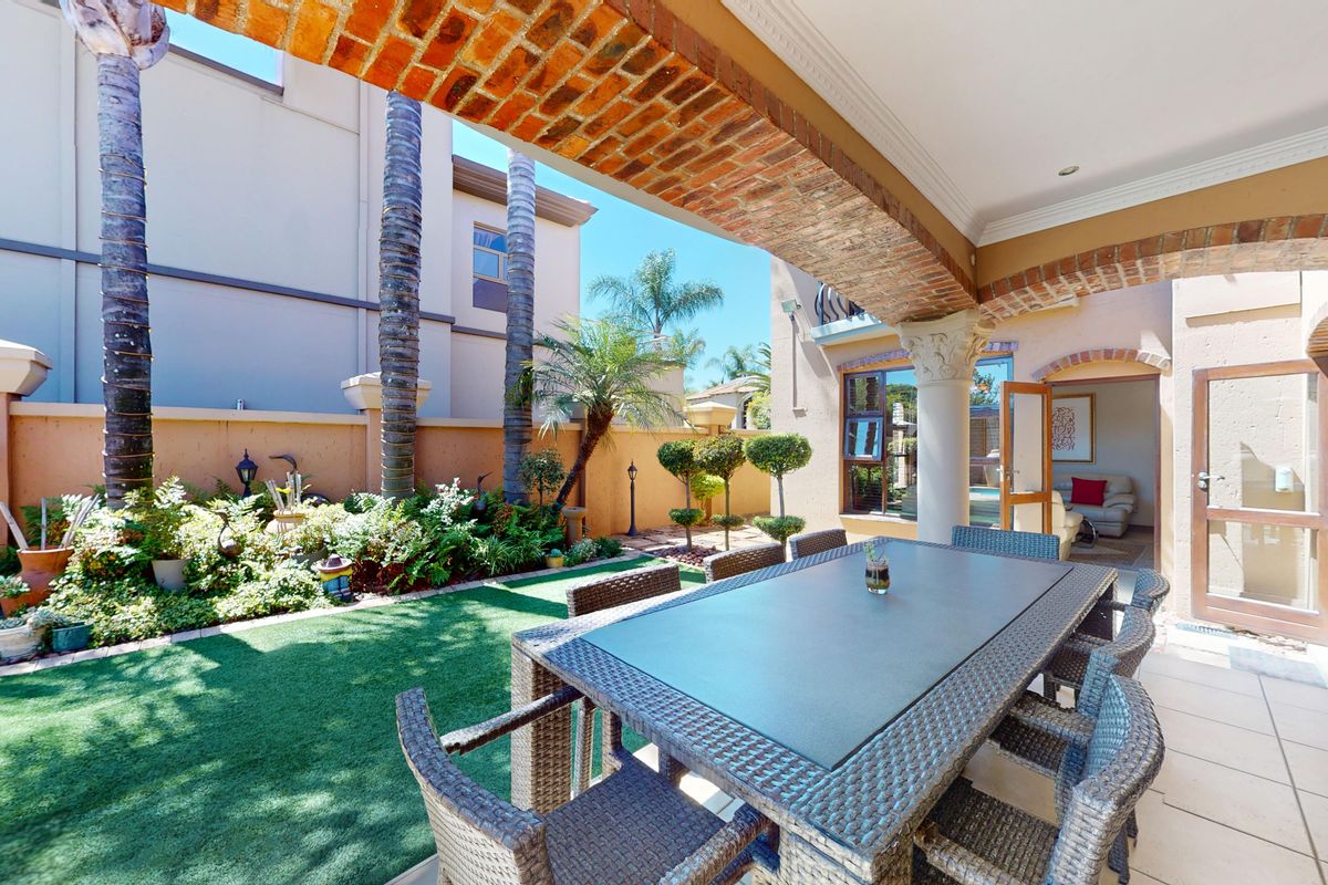 Grand Tuscan-Inspired Family Home in Prestigious Monti Cristo Estate! - Photo 5