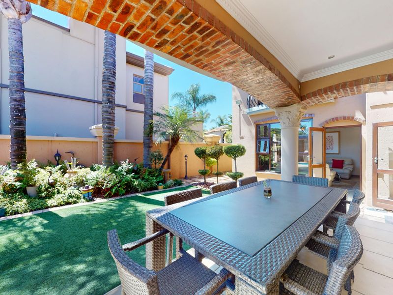 Grand Tuscan-Inspired Family Home in Prestigious Monti Cristo Estate! - Photo 5