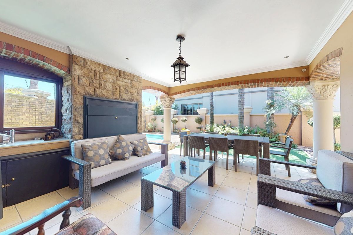 Grand Tuscan-Inspired Family Home in Prestigious Monti Cristo Estate! - Photo 4