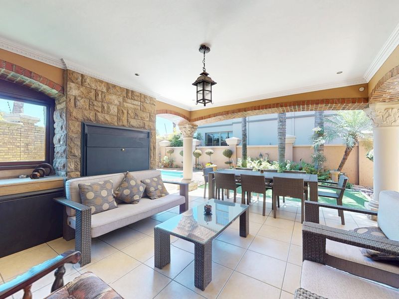 Grand Tuscan-Inspired Family Home in Prestigious Monti Cristo Estate! - Photo 4