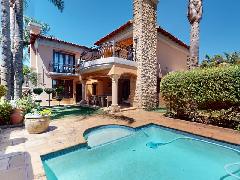 Grand Tuscan-Inspired Family Home in Prestigious Monti Cristo Estate! - Photo 3