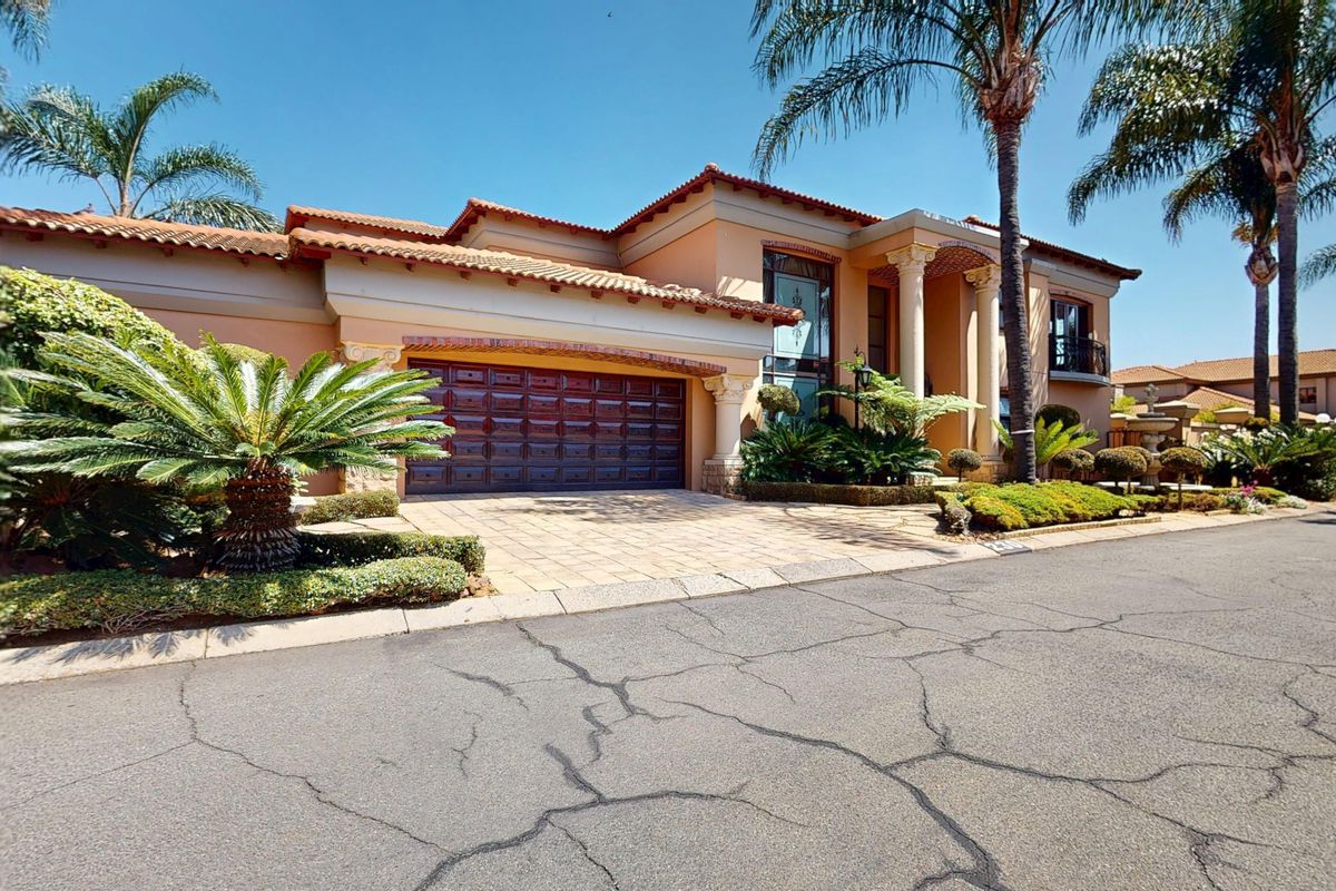 Grand Tuscan-Inspired Family Home in Prestigious Monti Cristo Estate! - Photo 2