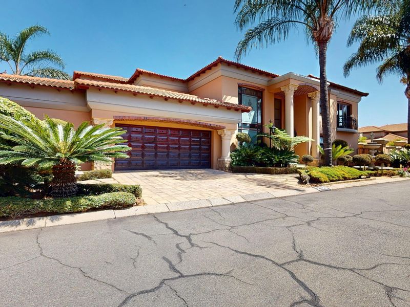Grand Tuscan-Inspired Family Home in Prestigious Monti Cristo Estate! - Photo 2