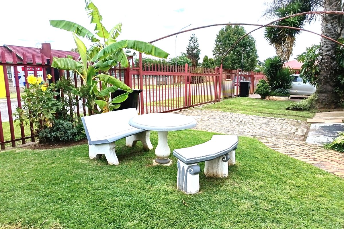 Charming Unit in a Quiet, Pet-Friendly Complex – Ideal for Peaceful Living - Photo 3