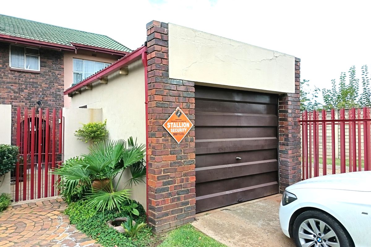 Charming Unit in a Quiet, Pet-Friendly Complex – Ideal for Peaceful Living - Photo 4