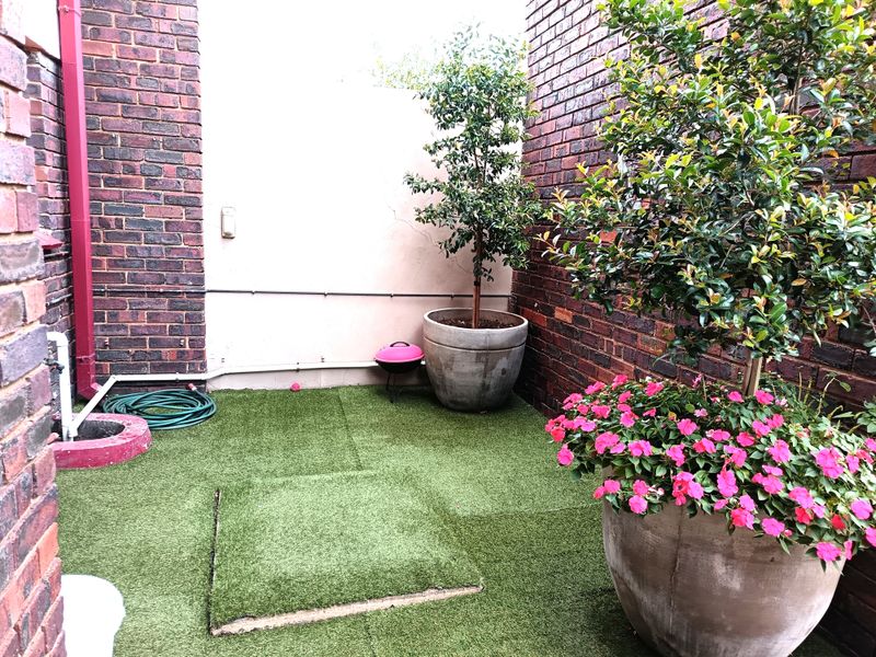 Charming Unit in a Quiet, Pet-Friendly Complex – Ideal for Peaceful Living - Photo 5