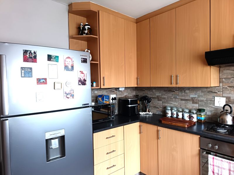 Charming Unit in a Quiet, Pet-Friendly Complex – Ideal for Peaceful Living - Photo 8